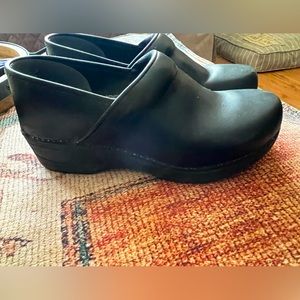 Like New Black Dansko XP Professional 2.0 Clogs
